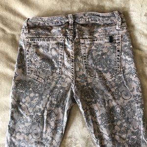 JOE’S skinny lace printed stretchy jeans size 26